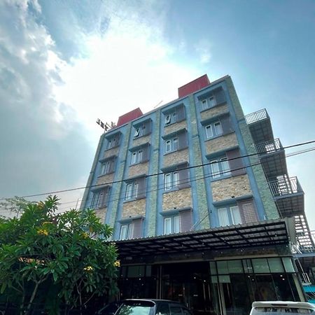 Crew Express Hotel Lubukpakam Dış mekan fotoğraf