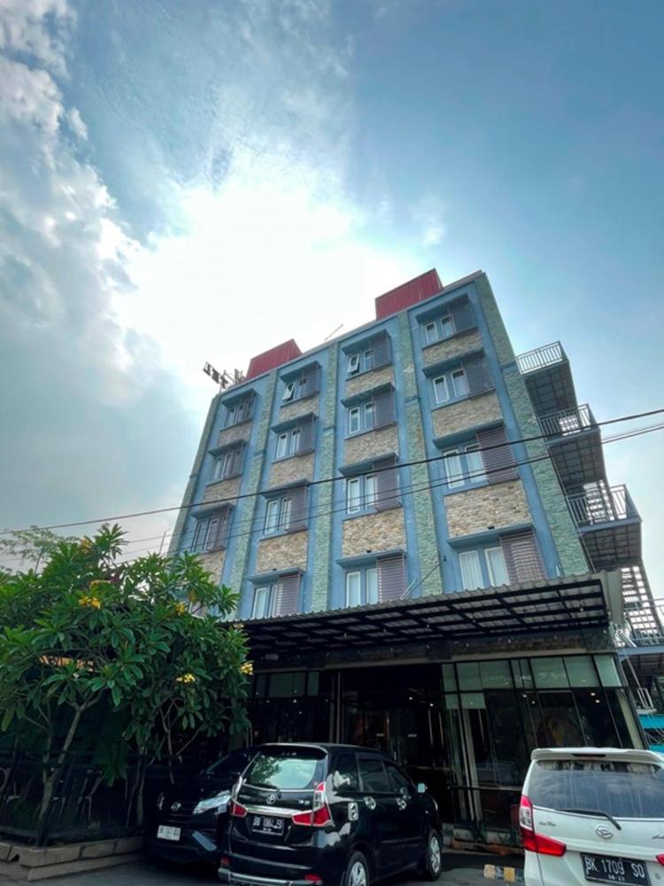 Crew Express Hotel Lubukpakam Dış mekan fotoğraf