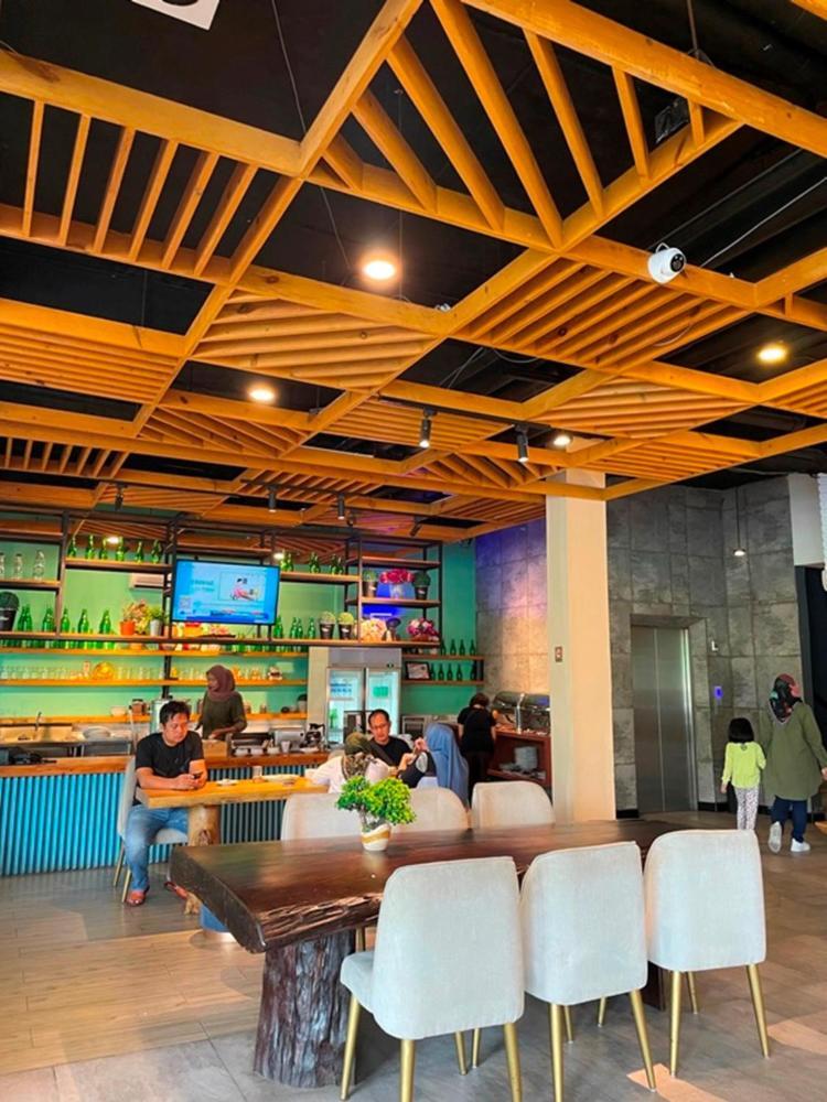 Crew Express Hotel Lubukpakam Dış mekan fotoğraf
