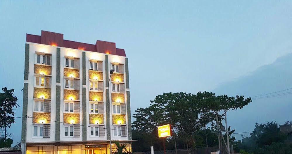 Crew Express Hotel Lubukpakam Dış mekan fotoğraf