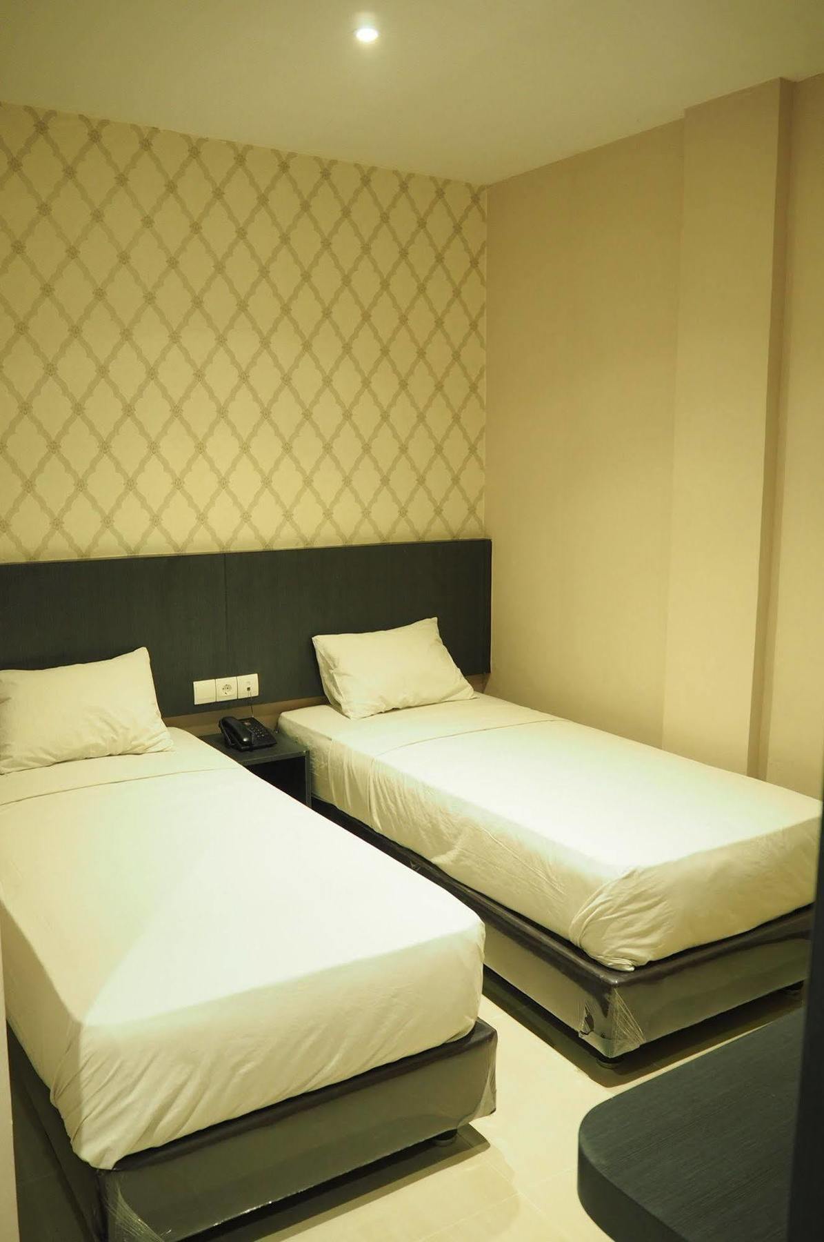 Crew Express Hotel Lubukpakam Dış mekan fotoğraf