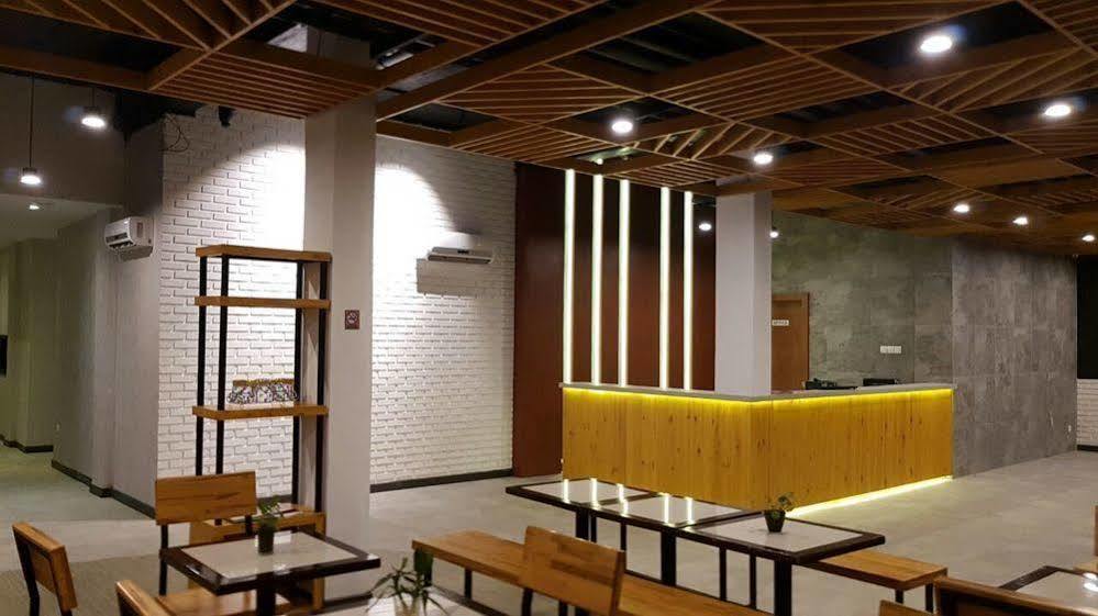 Crew Express Hotel Lubukpakam Dış mekan fotoğraf